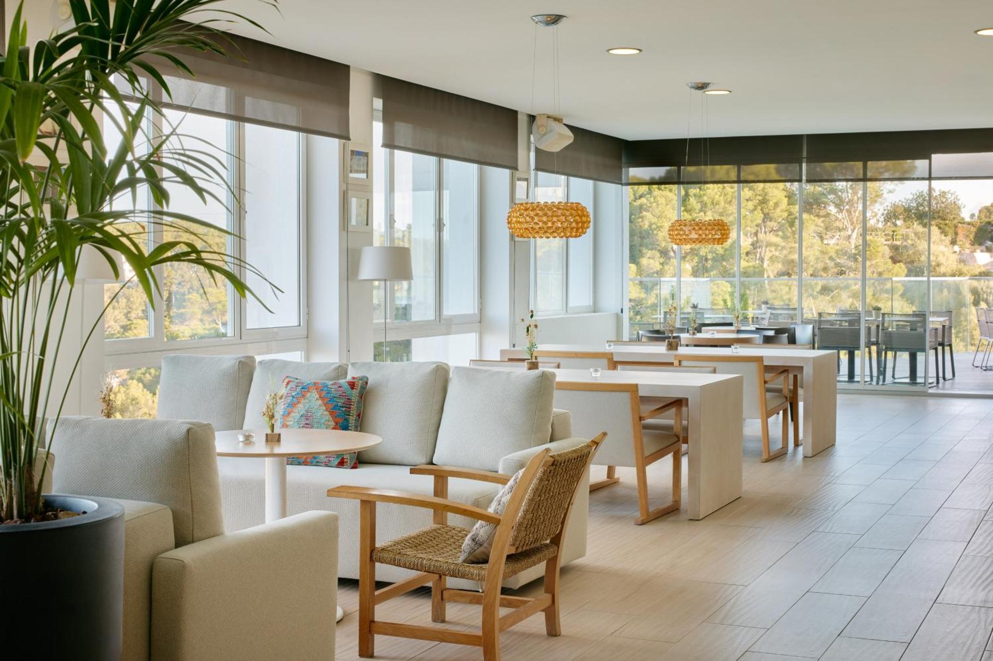 Hotel Meliá Cala Galdana Esterno foto The interior of the lounge
