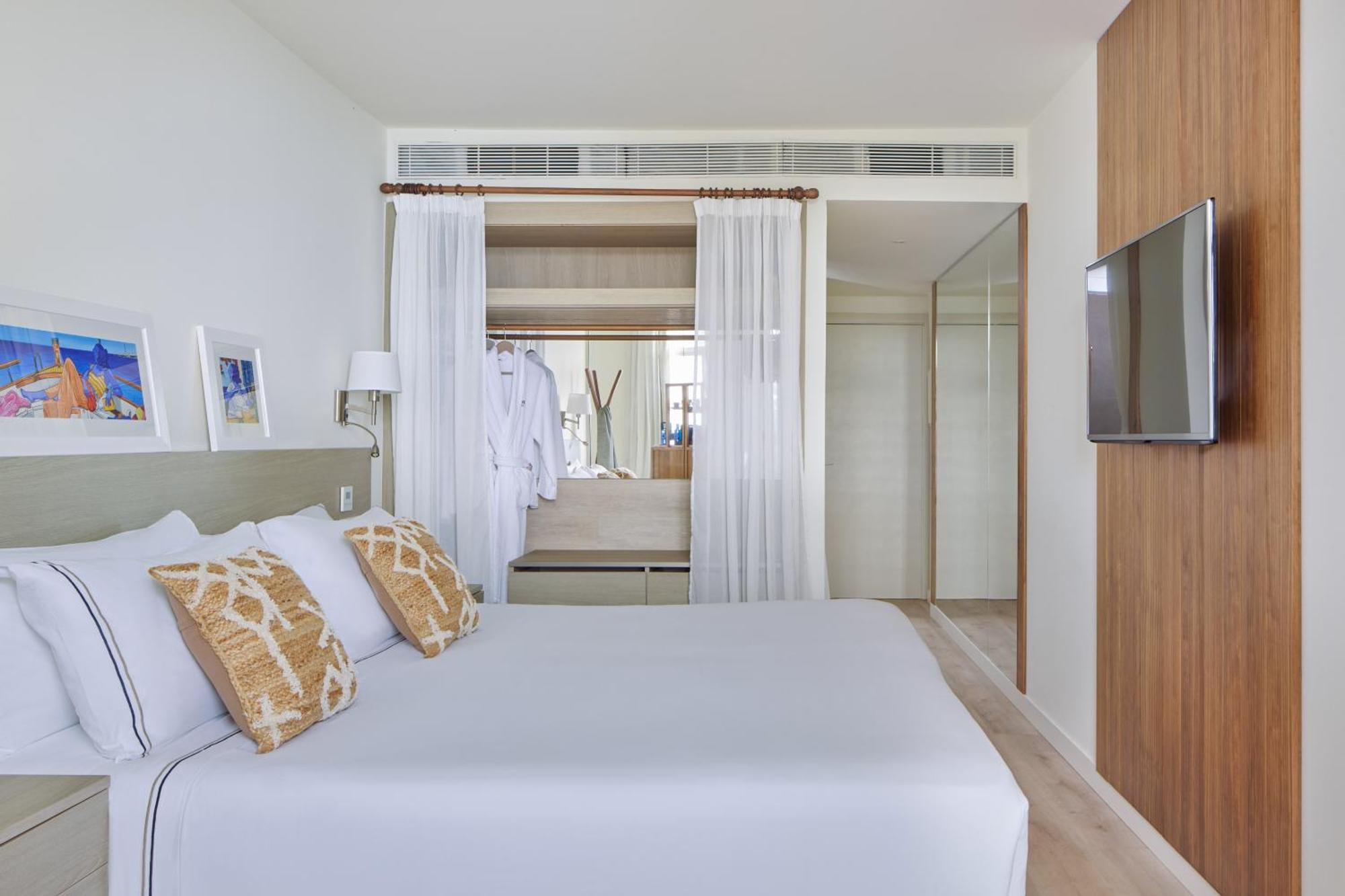 Hotel Meliá Cala Galdana Esterno foto A bedroom at the hotel