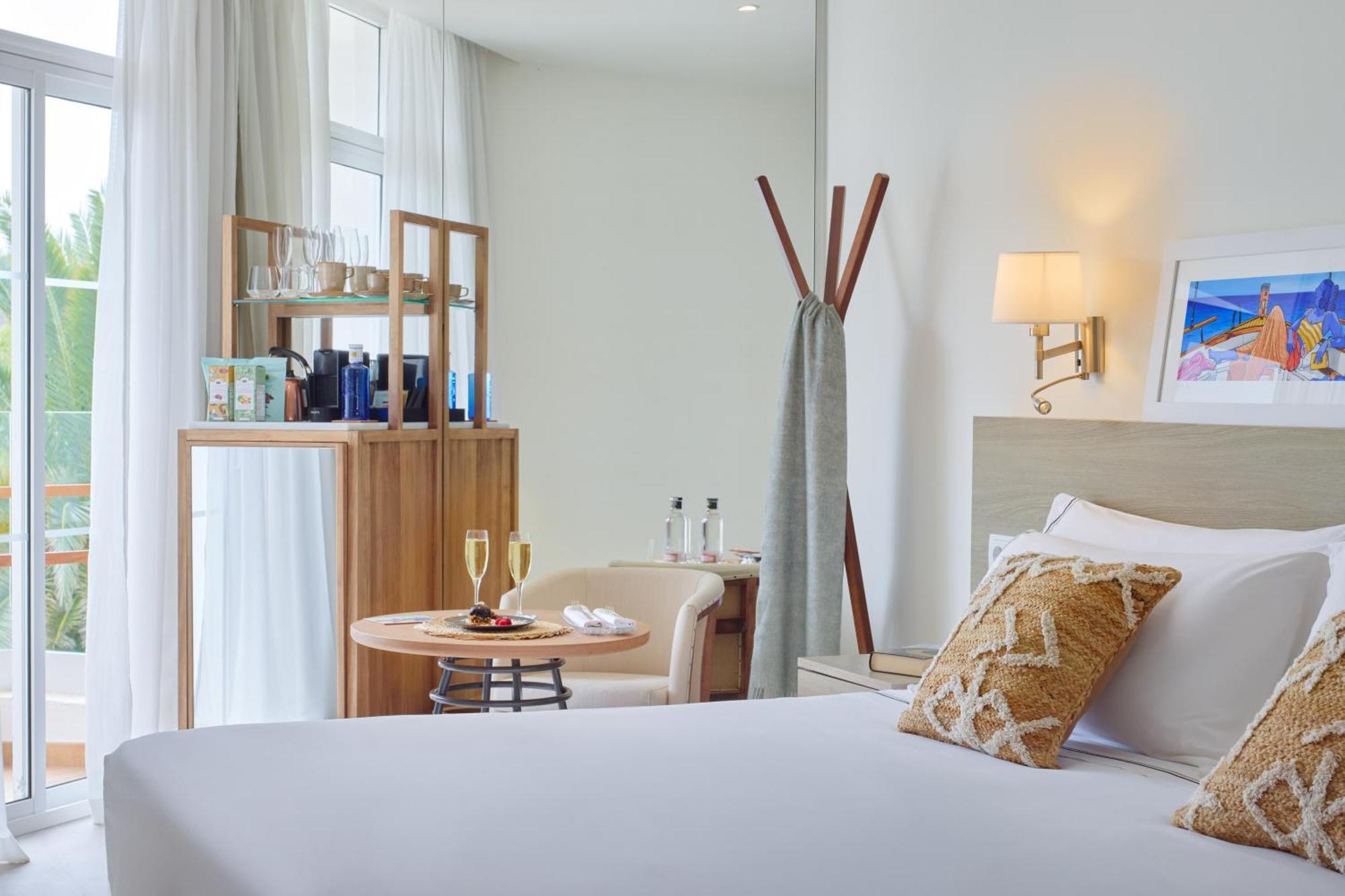 Hotel Meliá Cala Galdana Esterno foto A room at the hotel