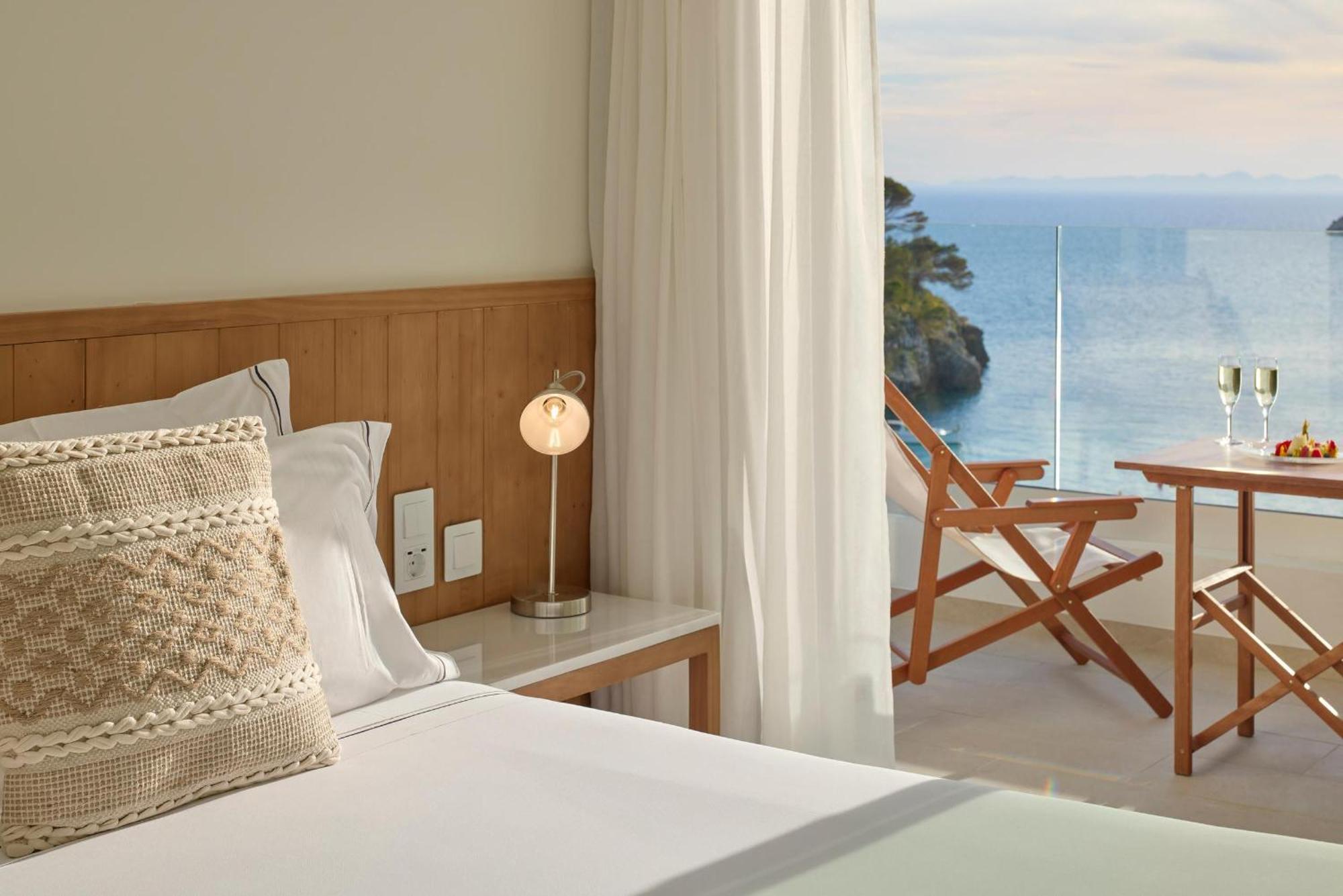 Hotel Meliá Cala Galdana Esterno foto A room at the hotel
