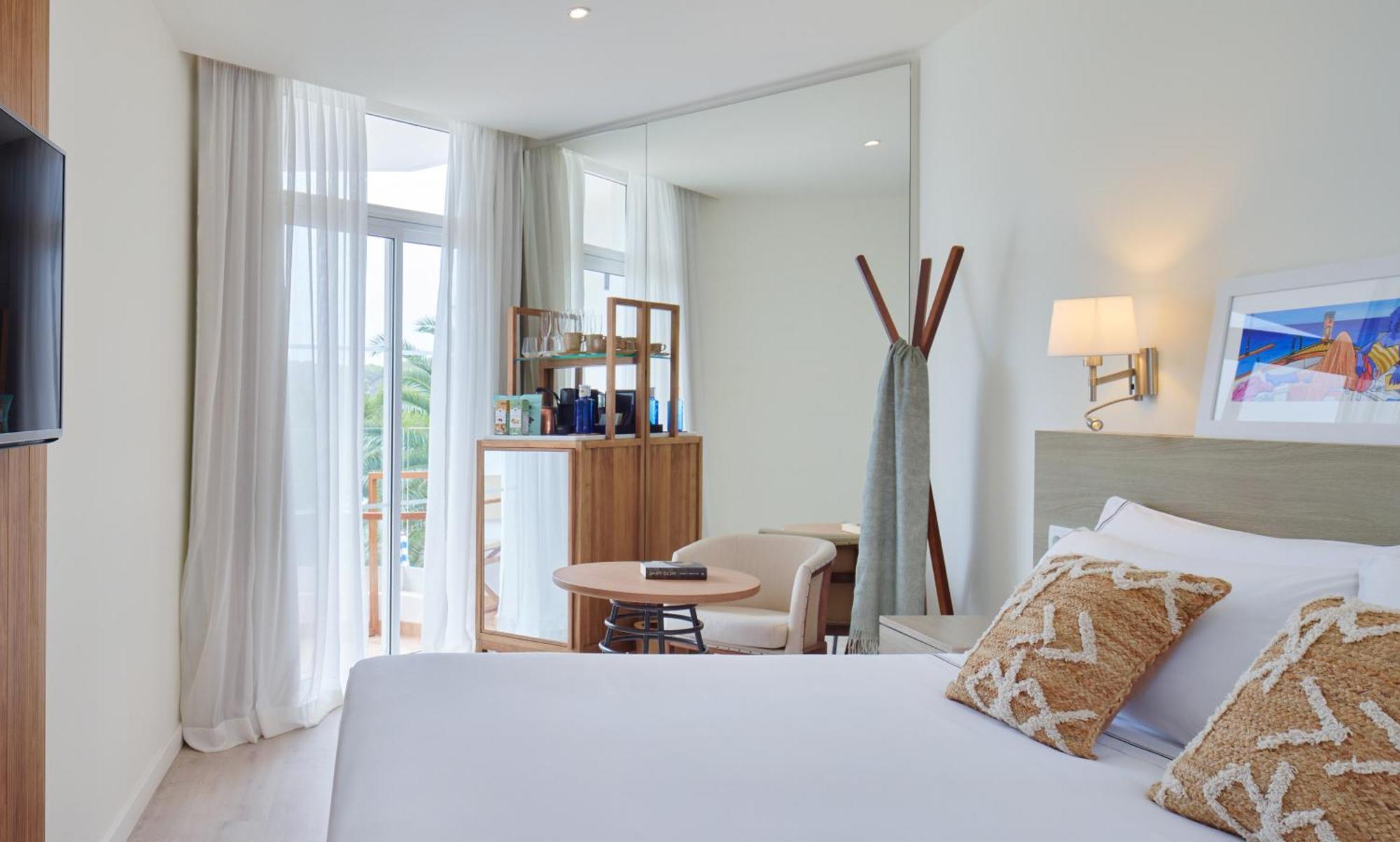 Hotel Meliá Cala Galdana Esterno foto A room at the hotel