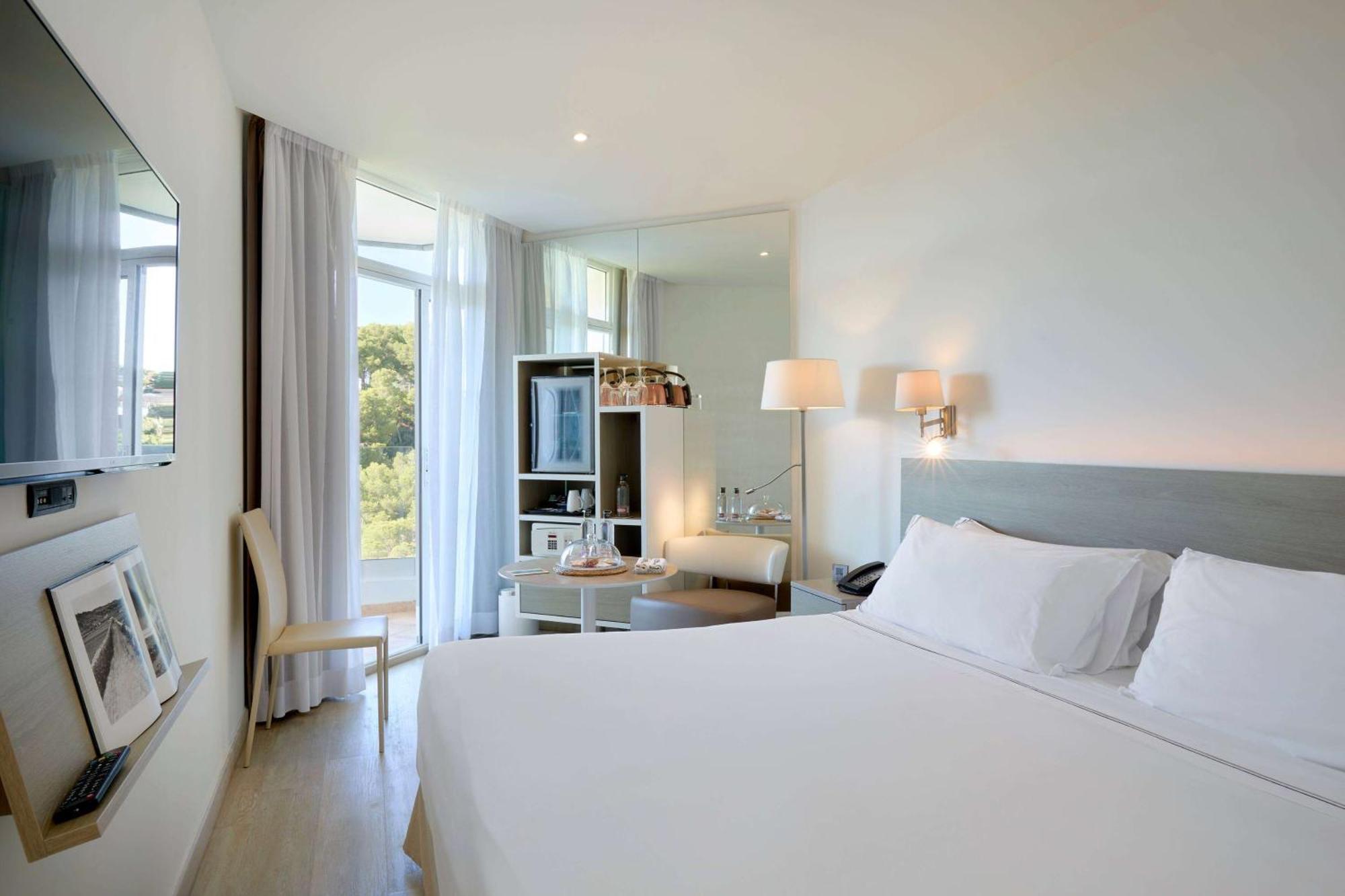 Hotel Meliá Cala Galdana Esterno foto A room at the hotel