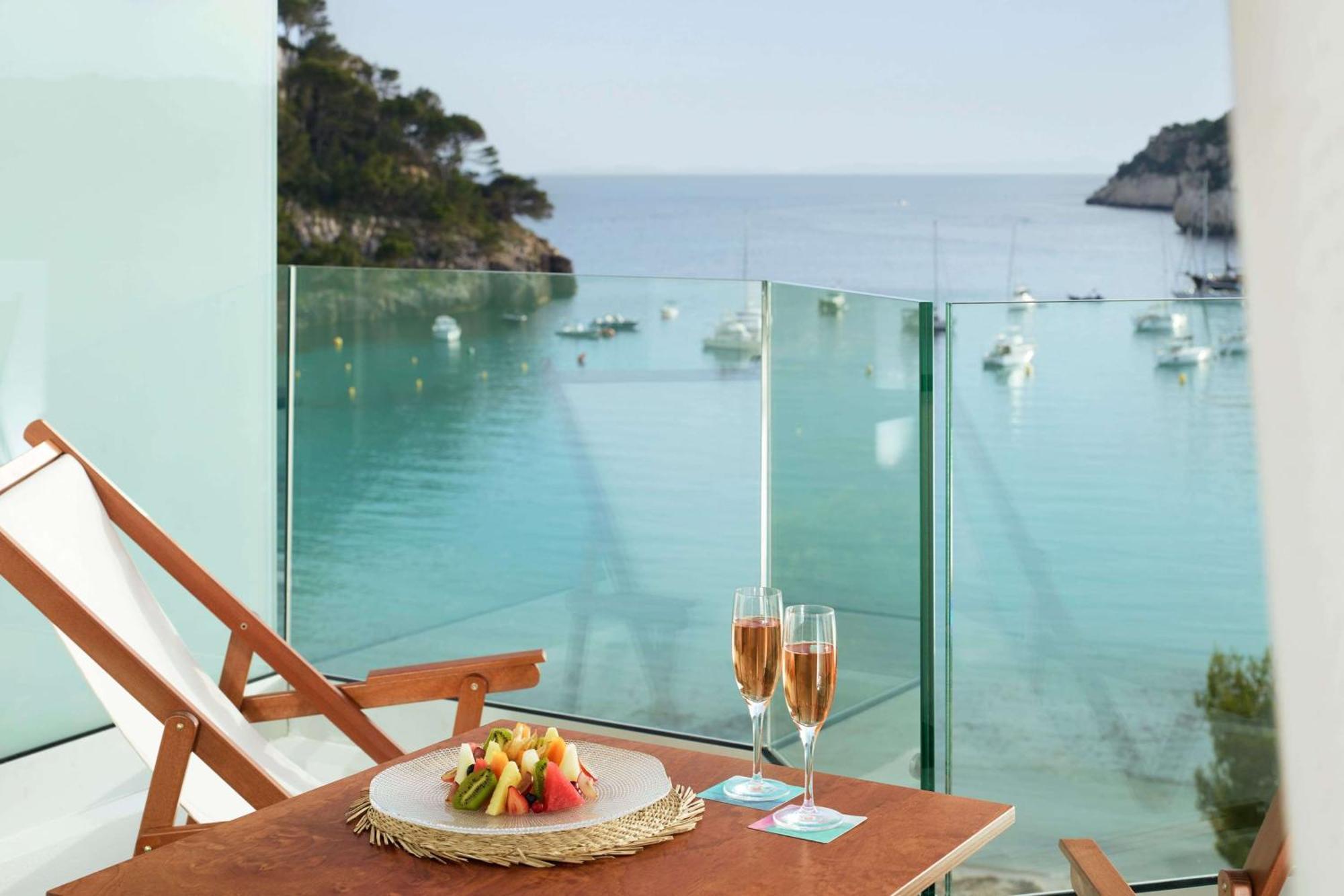 Hotel Meliá Cala Galdana Esterno foto A view of the sea from a hotel in Tossa de Mar