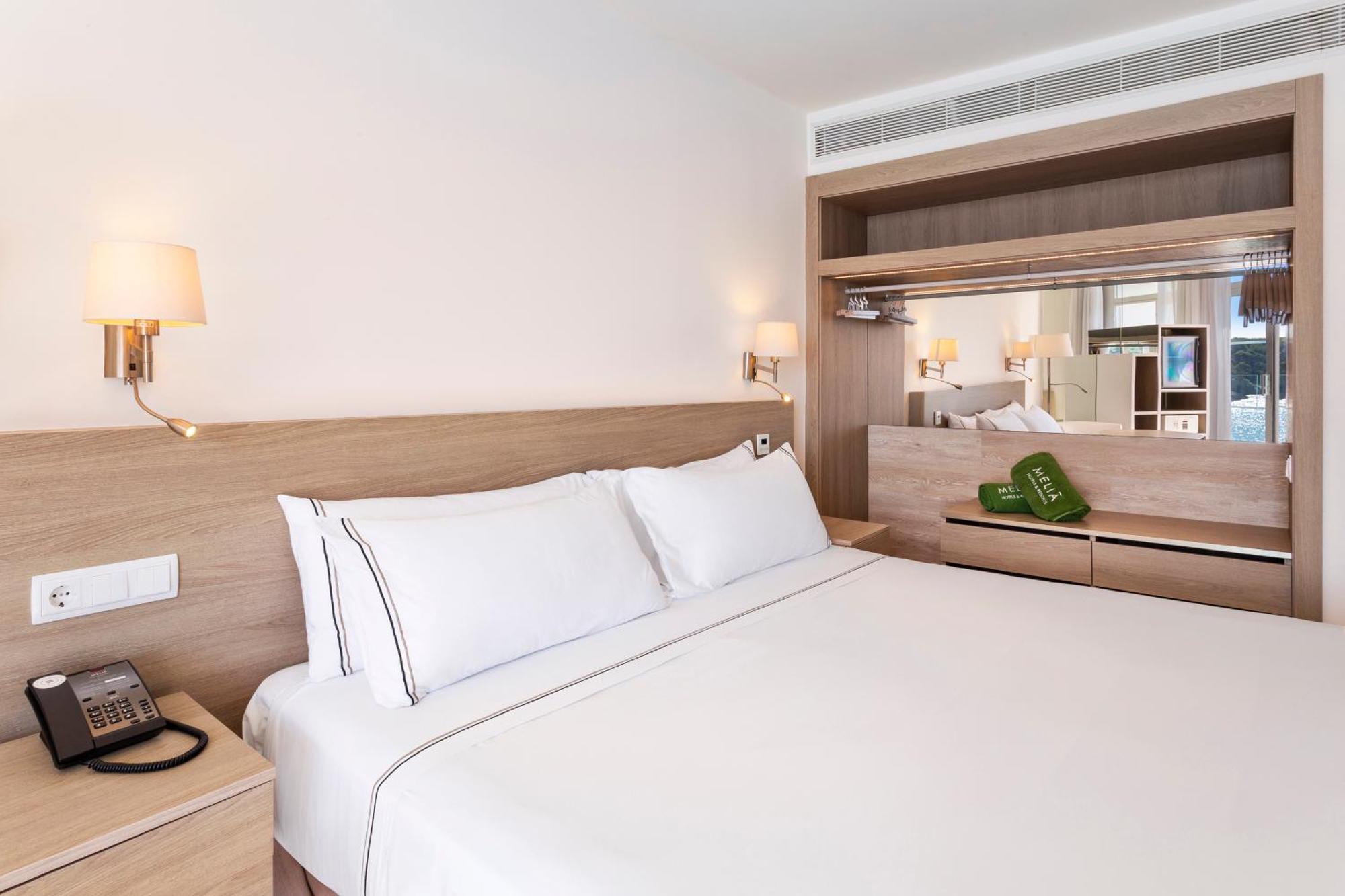 Hotel Meliá Cala Galdana Esterno foto